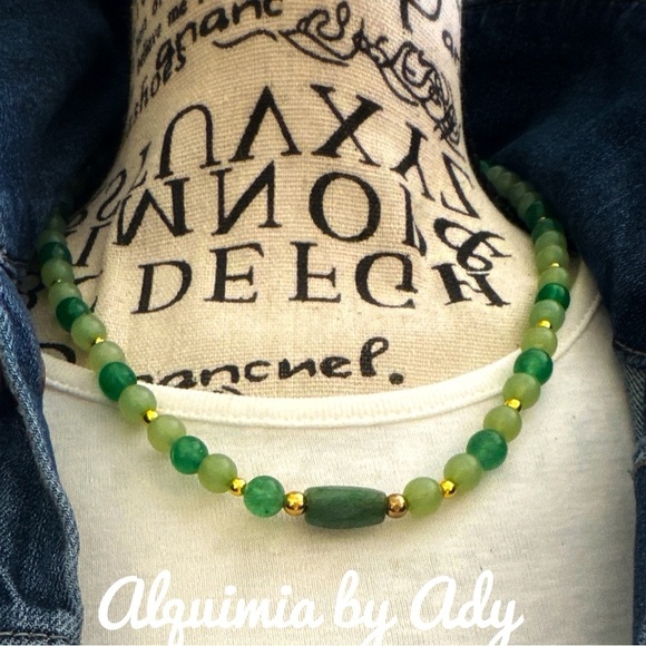 Bright green Multicolored Aventurine gold beaded puka necklace adjustable - Picture 2 of 4